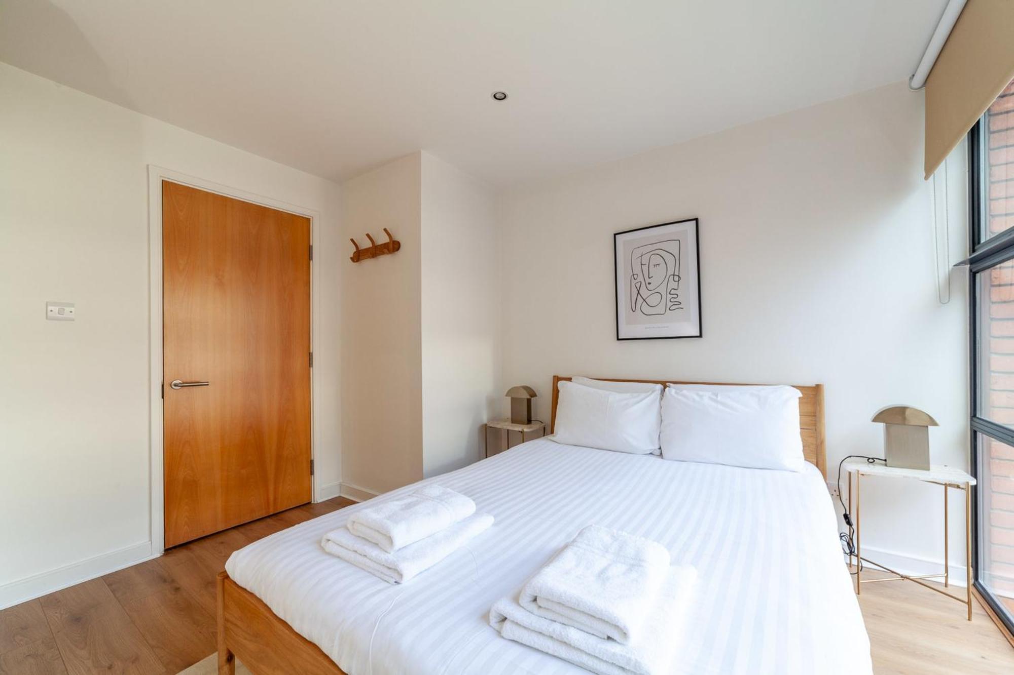 A Stylish Newly Refurbished Flat With Access * Londra