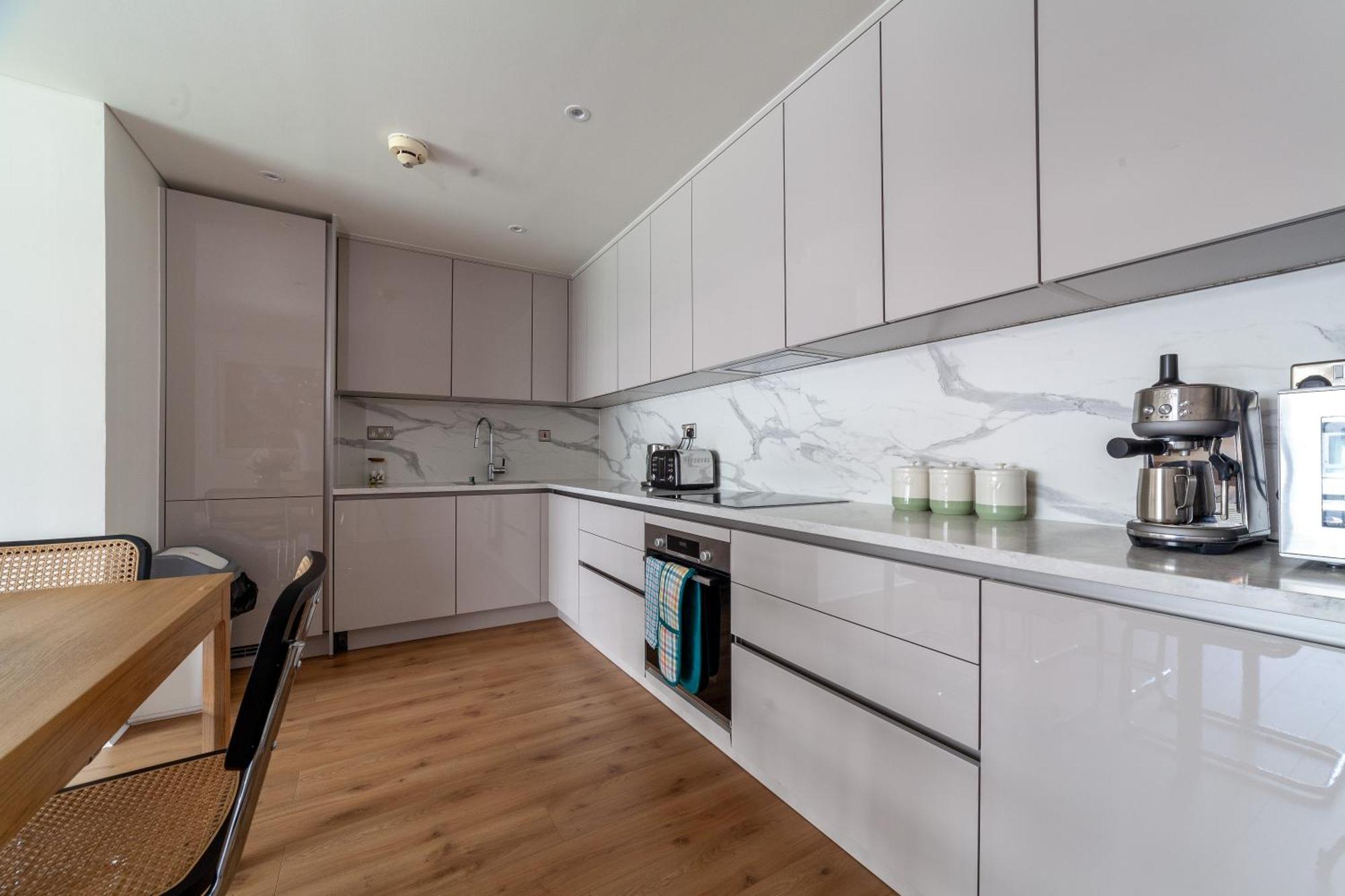 A Stylish Newly Refurbished Flat With Access * Londra