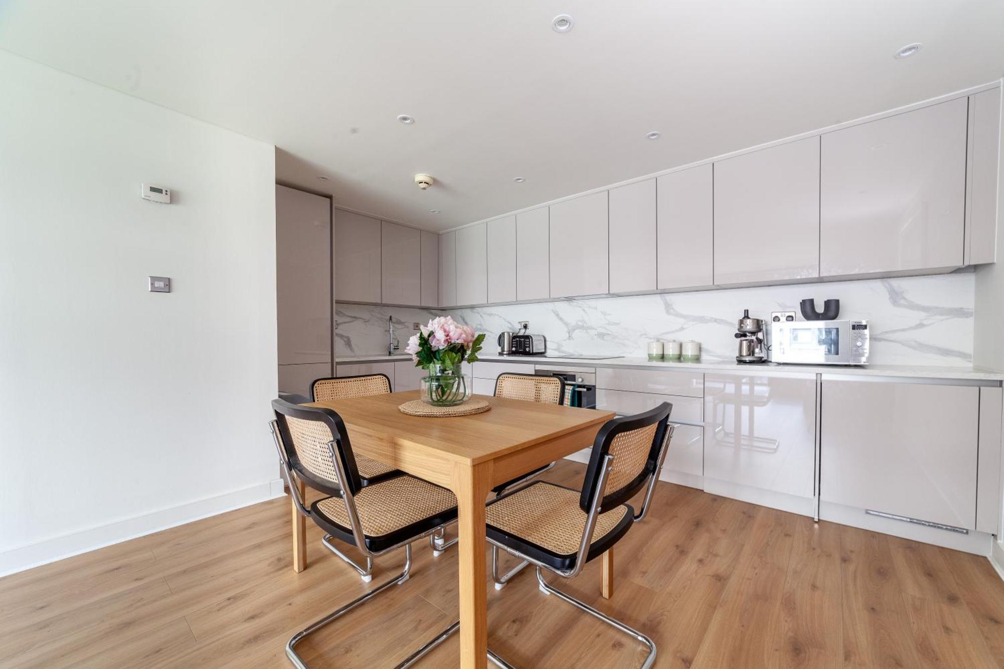 A Stylish Newly Refurbished Flat With Access Appartamento